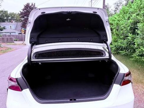 Used 2022 Toyota Camry SE FWD image 11