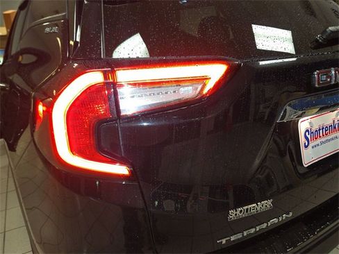 Used 2024 GMC Terrain SLE w/ Driver Convenience Package image 27