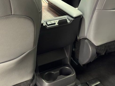 Used 2021 Toyota Sienna XLE w/ XLE Plus Package image 23