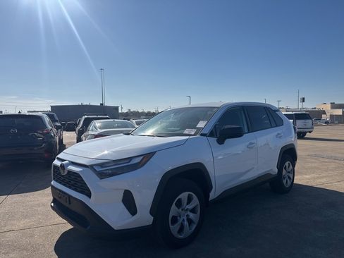 Used 2024 Toyota RAV4 LE image 8