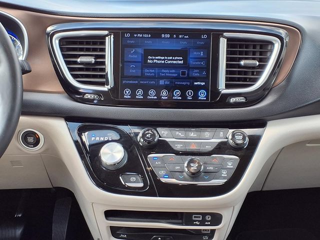 Used 2017 Chrysler Pacifica Touring-L Plus w/ Advanced Safetytec Group FWD image 9