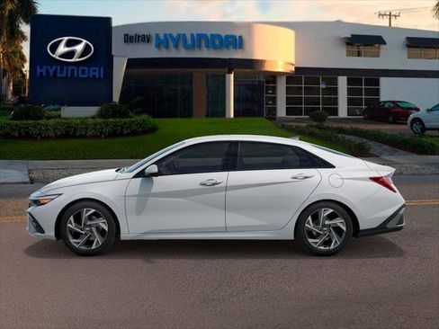 New 2025 Hyundai Elantra SEL FWD image 3