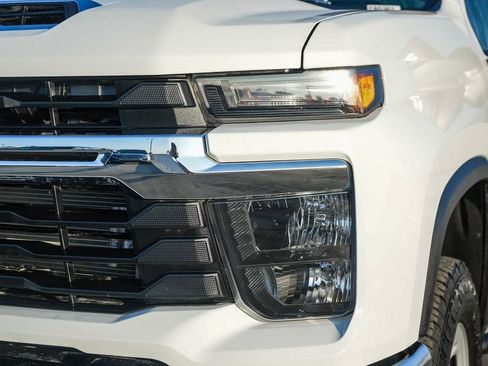 Used 2025 Chevrolet Silverado 2500 LT w/ Convenience Package image 4