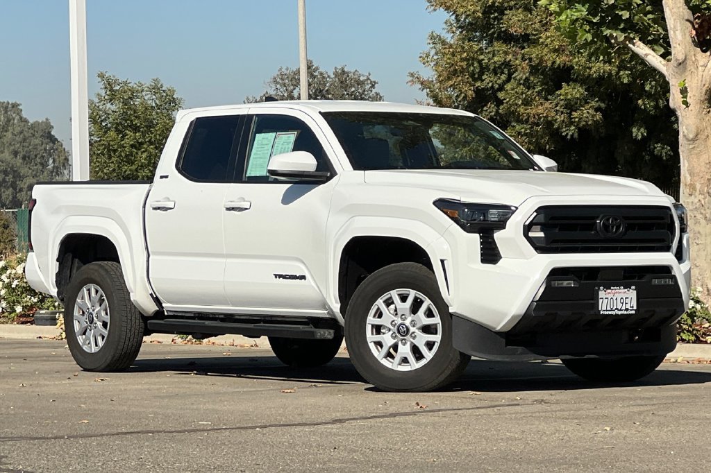 Certified 2025 Toyota Tacoma SR5 AWD/4WD image 2