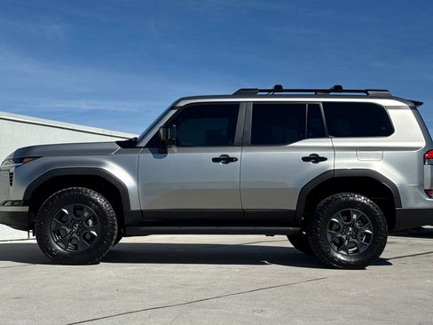 Used 2025 Lexus GX 550 image 6