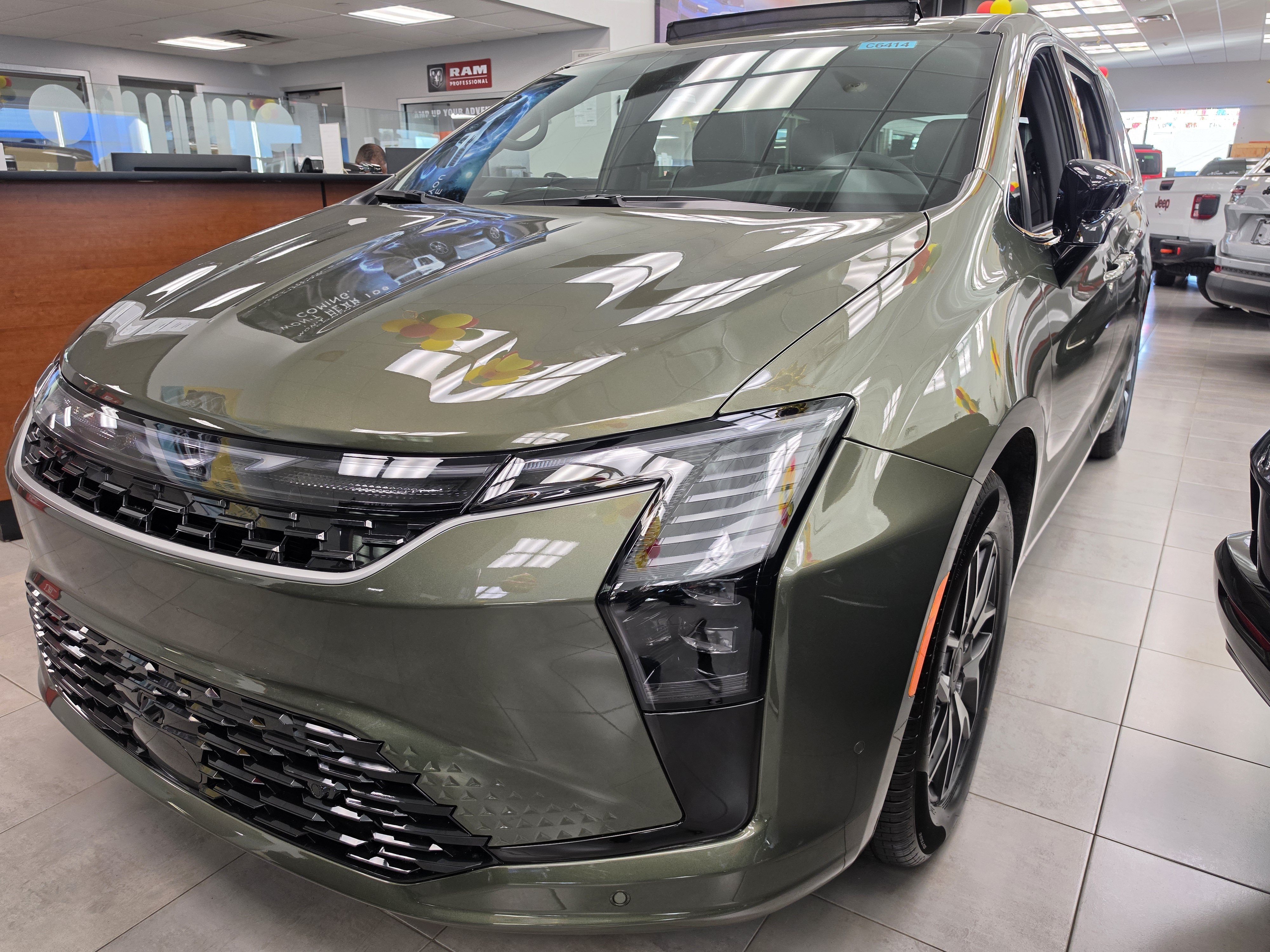 New 2027 Chrysler Pacifica Limited FWD image 2