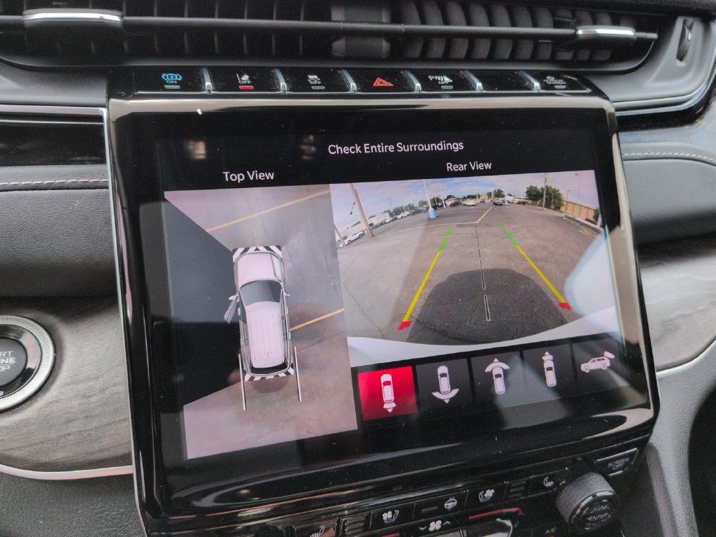 Used 2023 Jeep Grand Cherokee 4WD 4xe w/ Luxury Tech Group II image 16