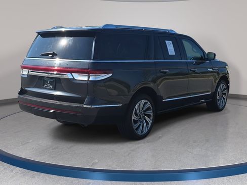 Used 2023 Lincoln Navigator L Reserve AWD/4WD image 5