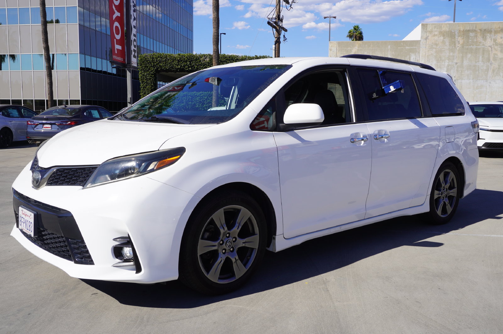 Certified 2019 Toyota Sienna SE FWD image 3