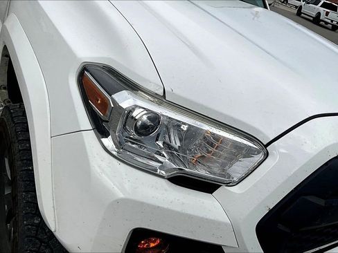 Used 2020 Toyota Tacoma SR5 w/ Technology Package AWD/4WD image 21