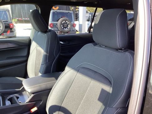New 2025 Jeep Grand Cherokee L Laredo w/ Luxury Tech Group I AWD/4WD image 25