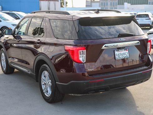 Used 2022 Ford Explorer XLT image 7