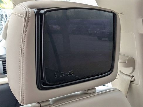 Used 2024 Ford Expedition Platinum image 19