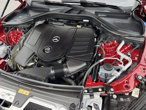 Used 2025 Mercedes-Benz GLC 300 image 5