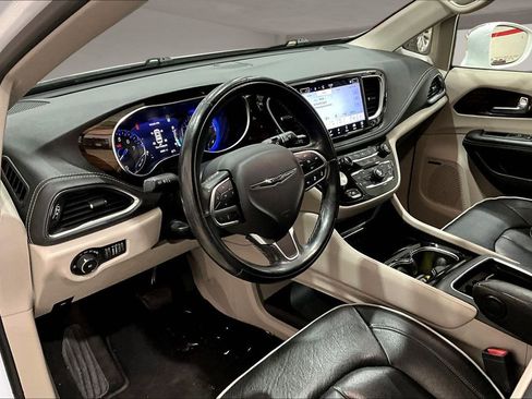 Used 2022 Chrysler Pacifica Limited image 13