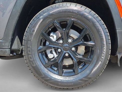 Used 2024 Jeep Grand Cherokee Altitude AWD/4WD image 23