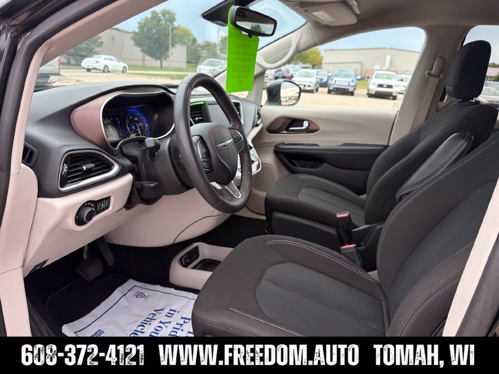 Used 2023 Chrysler Voyager LX FWD image 22