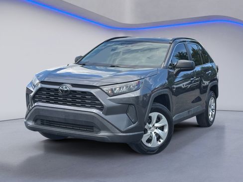 Used 2020 Toyota RAV4 LE image 2