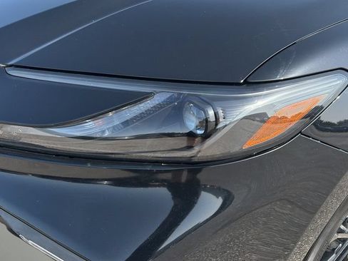 Used 2025 Toyota Camry SE w/ Convenience Package FWD image 9