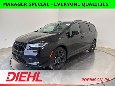 New 2026 Chrysler Pacifica Select w/ S Appearance Package image 3