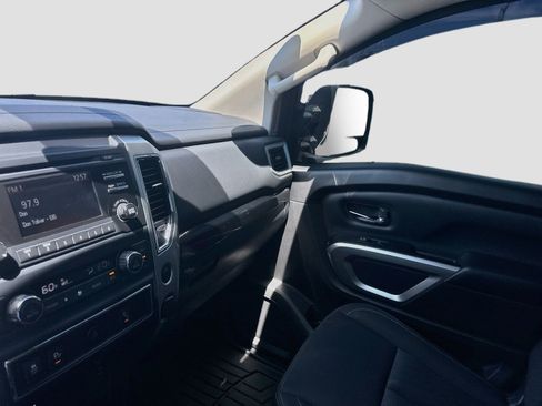 Used 2017 Nissan Titan SV AWD/4WD image 23
