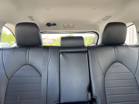Used 2022 Toyota Highlander XLE AWD/4WD image 23