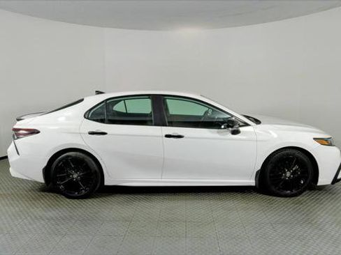 Used 2022 Toyota Camry SE w/ Convenience Package image 8