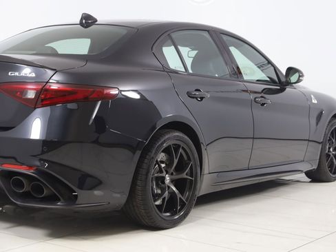 Used 2018 Alfa Romeo Giulia Quadrifoglio w/ Driver Assist Dynamic Package RWD image 43