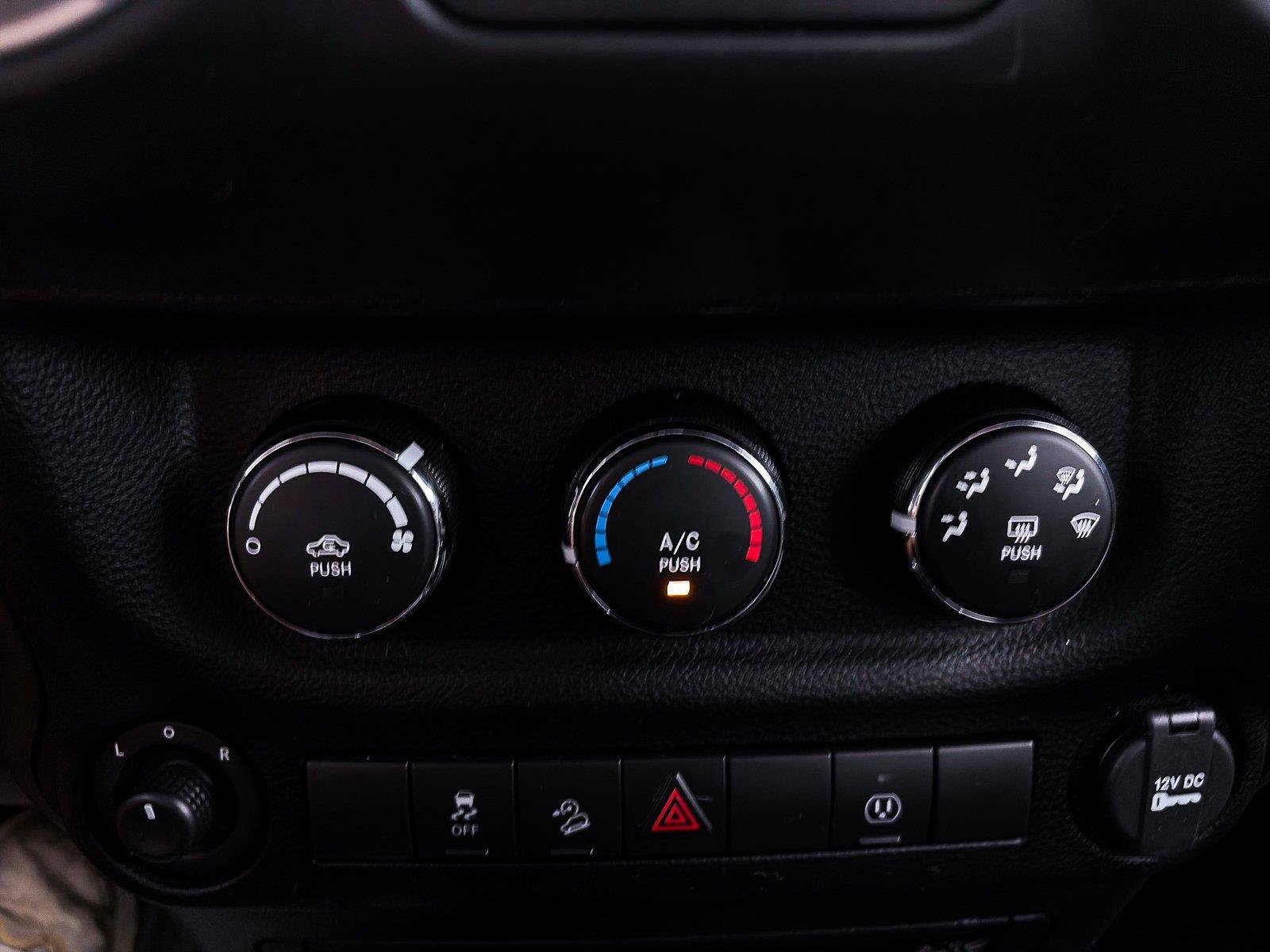 Used 2016 Jeep Wrangler Unlimited Sahara w/ Connectivity Group AWD/4WD image 19