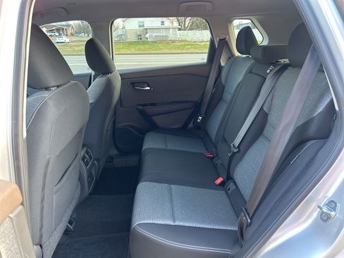 Used 2022 Nissan Rogue SV image 11