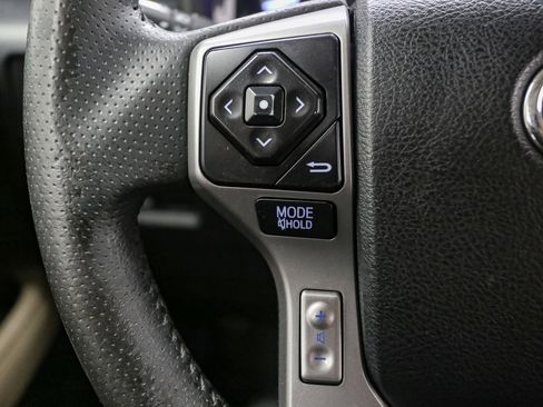 Used 2017 Toyota 4Runner SR5 AWD/4WD image 32