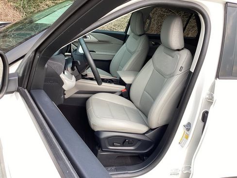 Used 2025 Ford Explorer Active w/ Active Comfort Package image 30