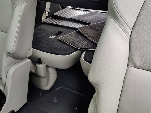 Certified 2024 Volvo XC90 T8 Plus w/ Protection Package Premier image 31