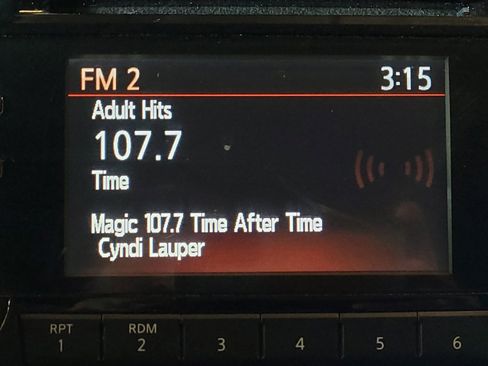 Used 2015 Nissan Rogue SV image 25