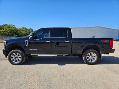 Used 2019 Ford F250 Platinum w/ Platinum Ultimate Package image 2