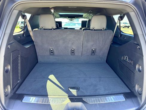 Used 2025 GMC Yukon XL Denali w/ Denali Reserve Package image 8