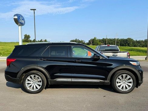 Used 2021 Ford Explorer Limited w/ Equipment Group 301A AWD/4WD image 2