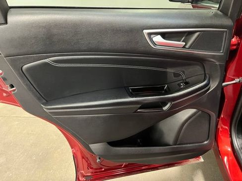 Used 2018 Ford Edge Titanium w/ Equipment Group 302A AWD/4WD image 16