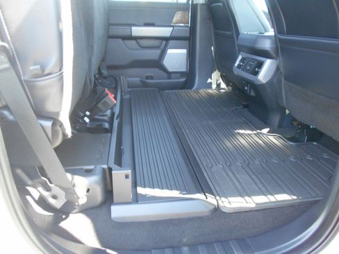 Used 2025 Ford F250 Lariat w/ Lariat Ultimate Package AWD/4WD image 8