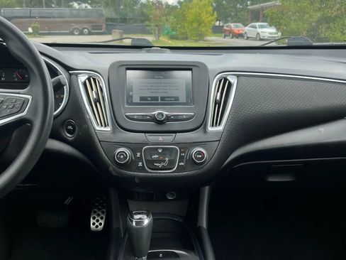 Used 2017 Chevrolet Malibu LT FWD image 11