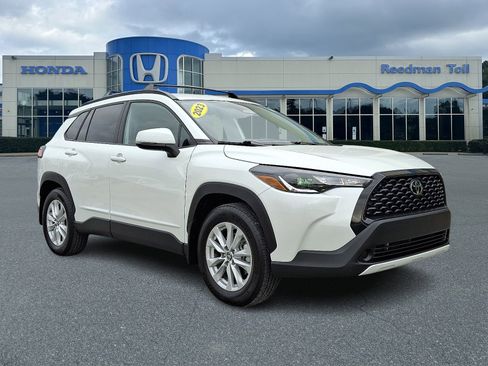 Used 2023 Toyota Corolla Cross LE image 1