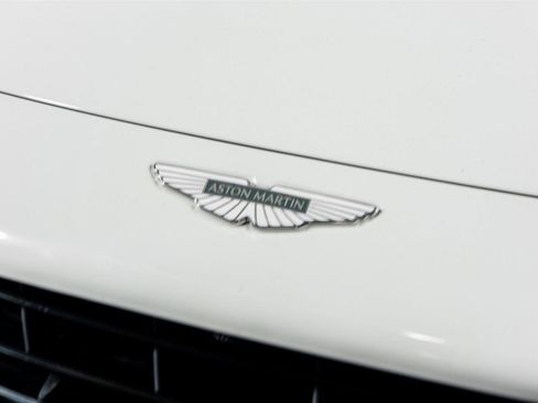 Used 2025 Aston Martin V8 Vantage Coupe image 17