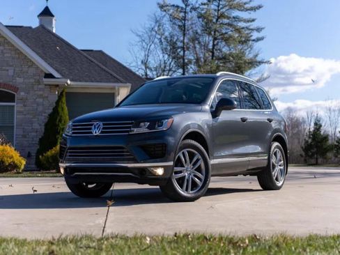 Used 2016 Volkswagen Touareg TDI image 1