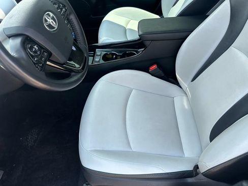 Used 2022 Toyota Prius XLE FWD image 38