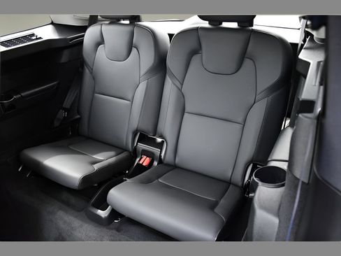 Used 2024 Volvo XC90 B6 Plus w/ Protection Package Premier AWD/4WD image 17