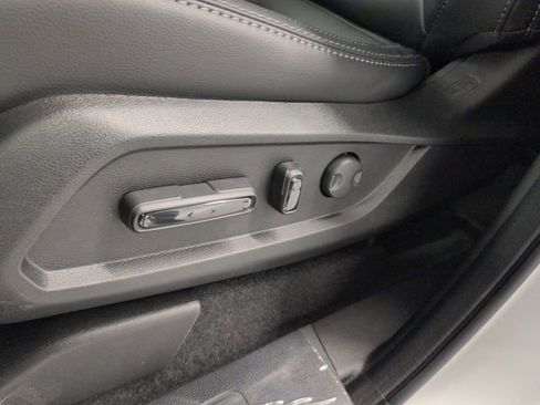 Used 2025 Honda Pilot Touring image 23