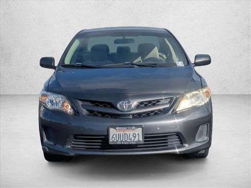 Used 2011 Toyota Corolla LE image 2