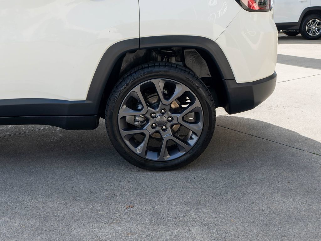 Used 2021 Jeep Compass Latitude w/ Sun and Sound Group AWD/4WD image 33