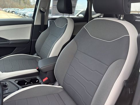 New 2026 Volkswagen Taos SE FWD image 12