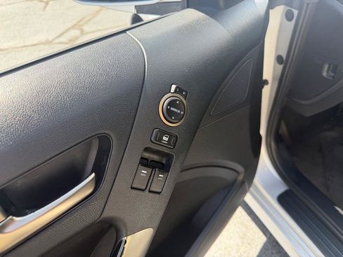 Used 2015 Hyundai Genesis 3.8 RWD image 16